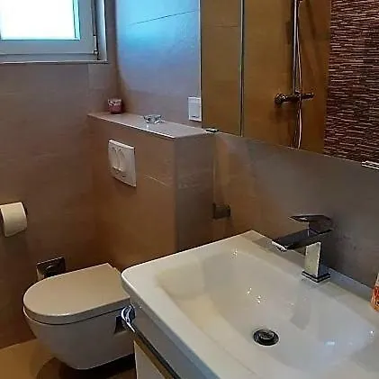 Nika's View فوديس