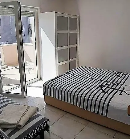 Nika's View فوديس