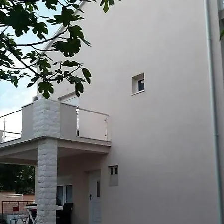 Nika's View * فوديس